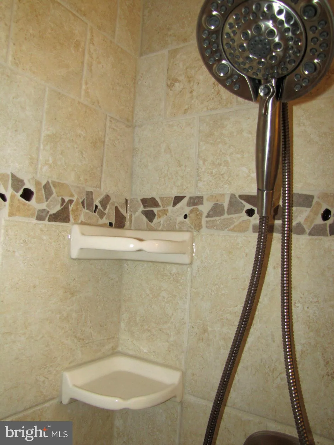 Oakton, Virginia 22124, United States, 3 Bedrooms Bedrooms, ,4 BathroomsBathrooms,Residential,Active,162104