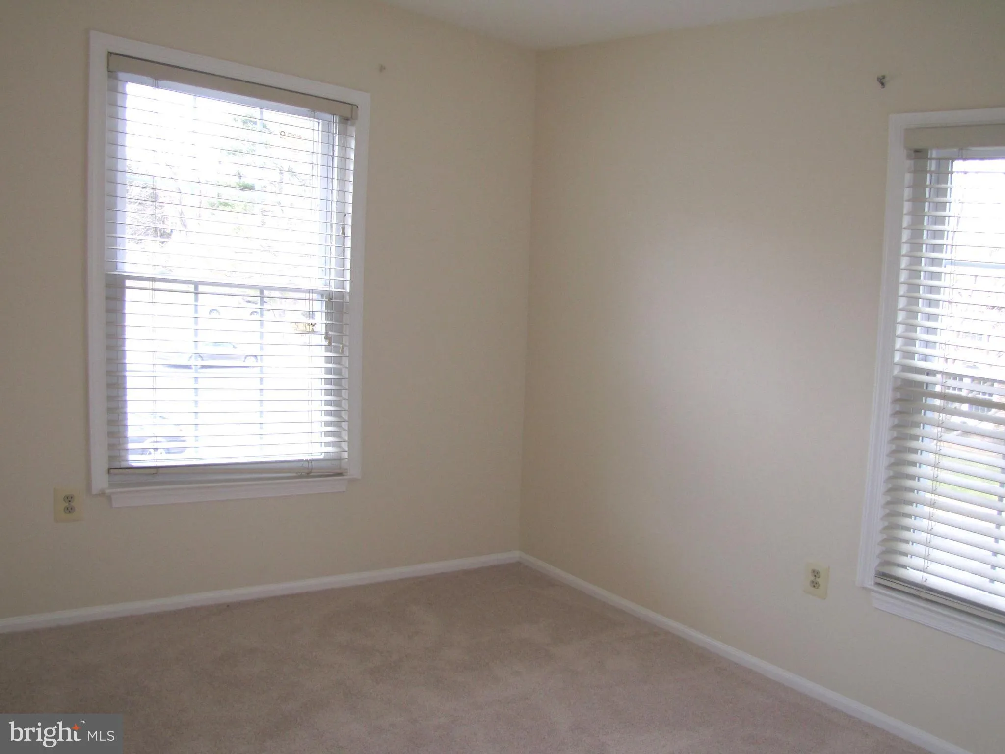 Oakton, Virginia 22124, United States, 3 Bedrooms Bedrooms, ,4 BathroomsBathrooms,Residential,Active,162104