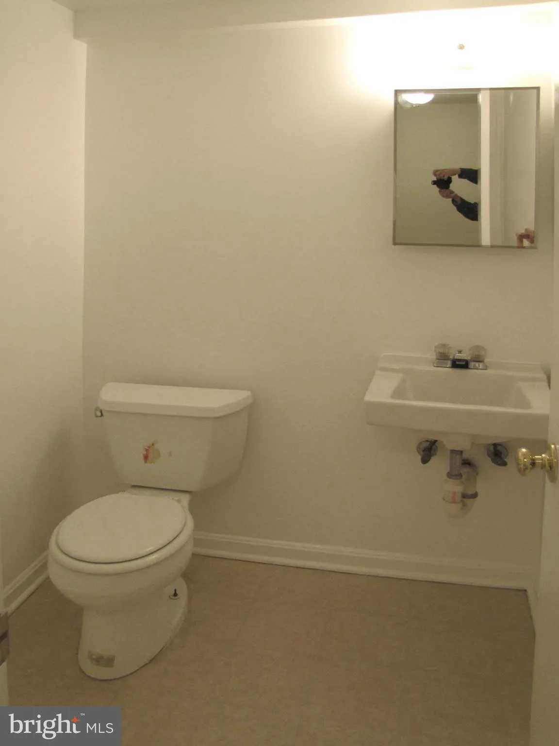 Oakton, Virginia 22124, United States, 3 Bedrooms Bedrooms, ,4 BathroomsBathrooms,Residential,Active,162104