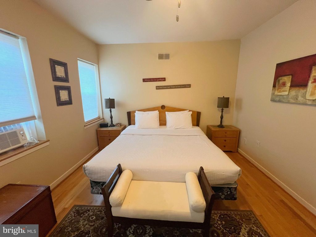 Photo of 825 F Street NE, WASHINGTON, DC 20002 (MLS # DCDC2227440)