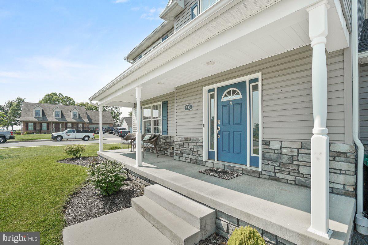 385 BLUE BIRD TRAIL