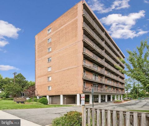 Photo of 4343 Cherry Hill Road #601, ARLINGTON, VA 22207 (MLS # VAAR2069892)