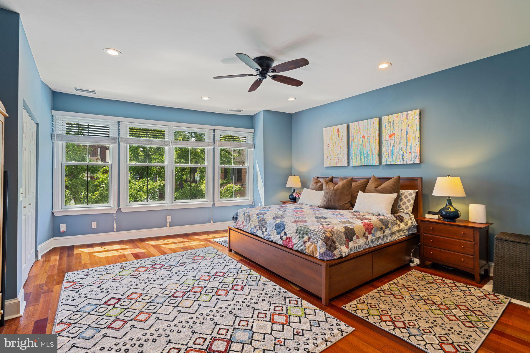 QUEEN VILLAGE - Residential