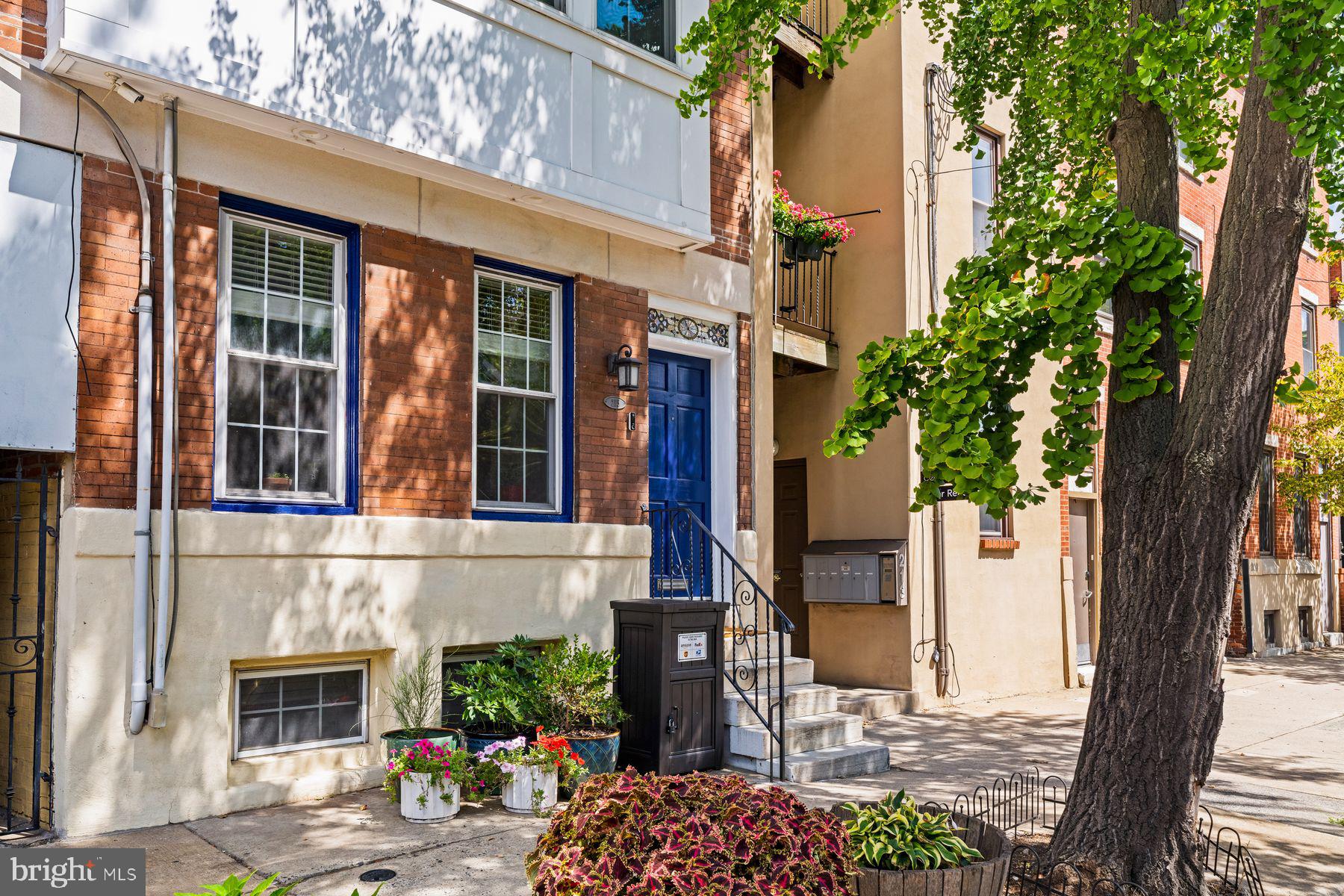 QUEEN VILLAGE - Residential