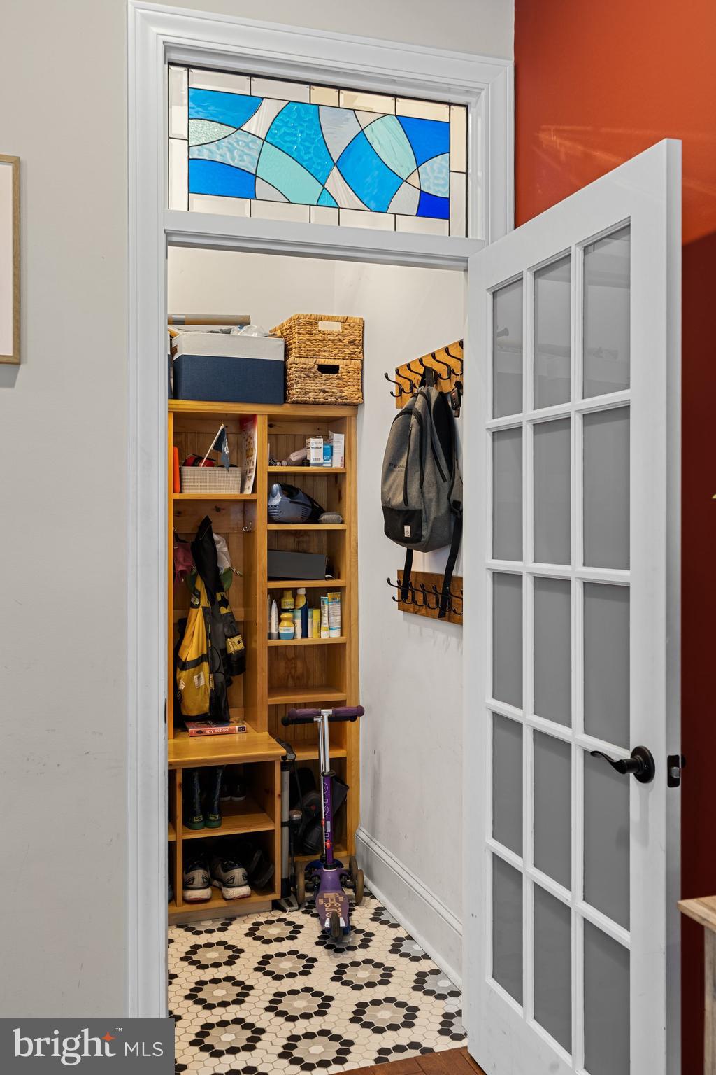 QUEEN VILLAGE - Residential