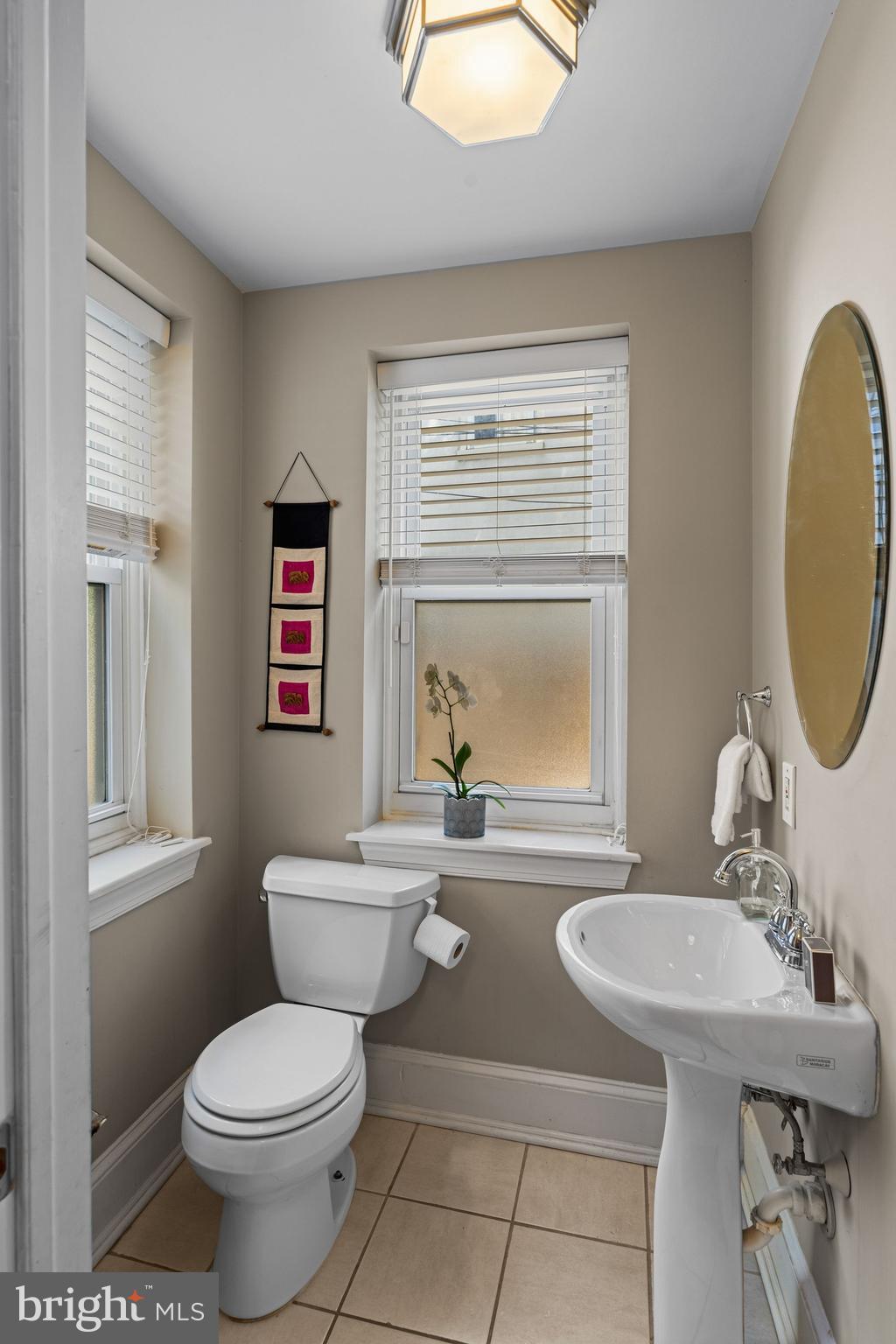 QUEEN VILLAGE - Residential