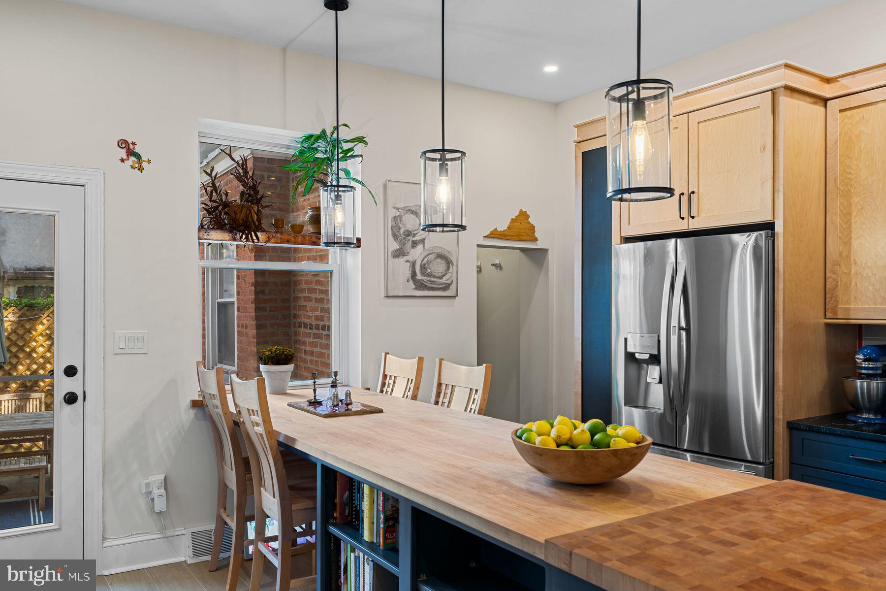 QUEEN VILLAGE - Residential