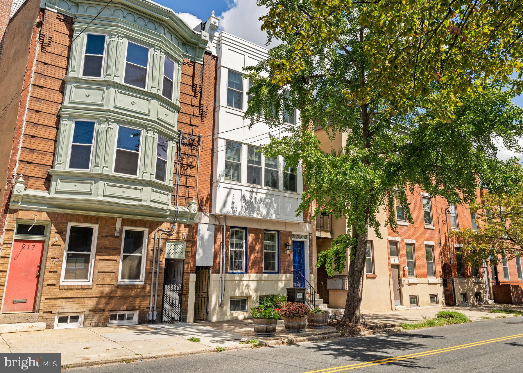 QUEEN VILLAGE - Residential
