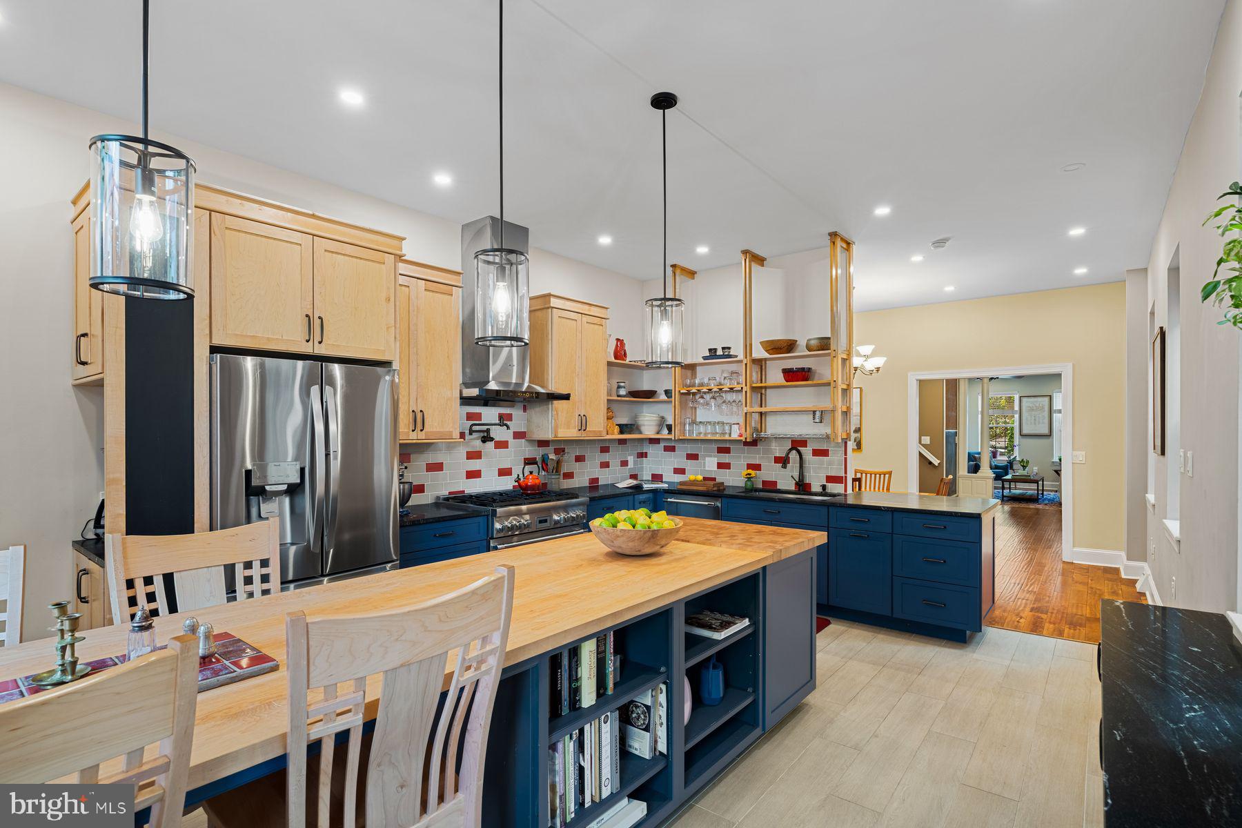 QUEEN VILLAGE - Residential