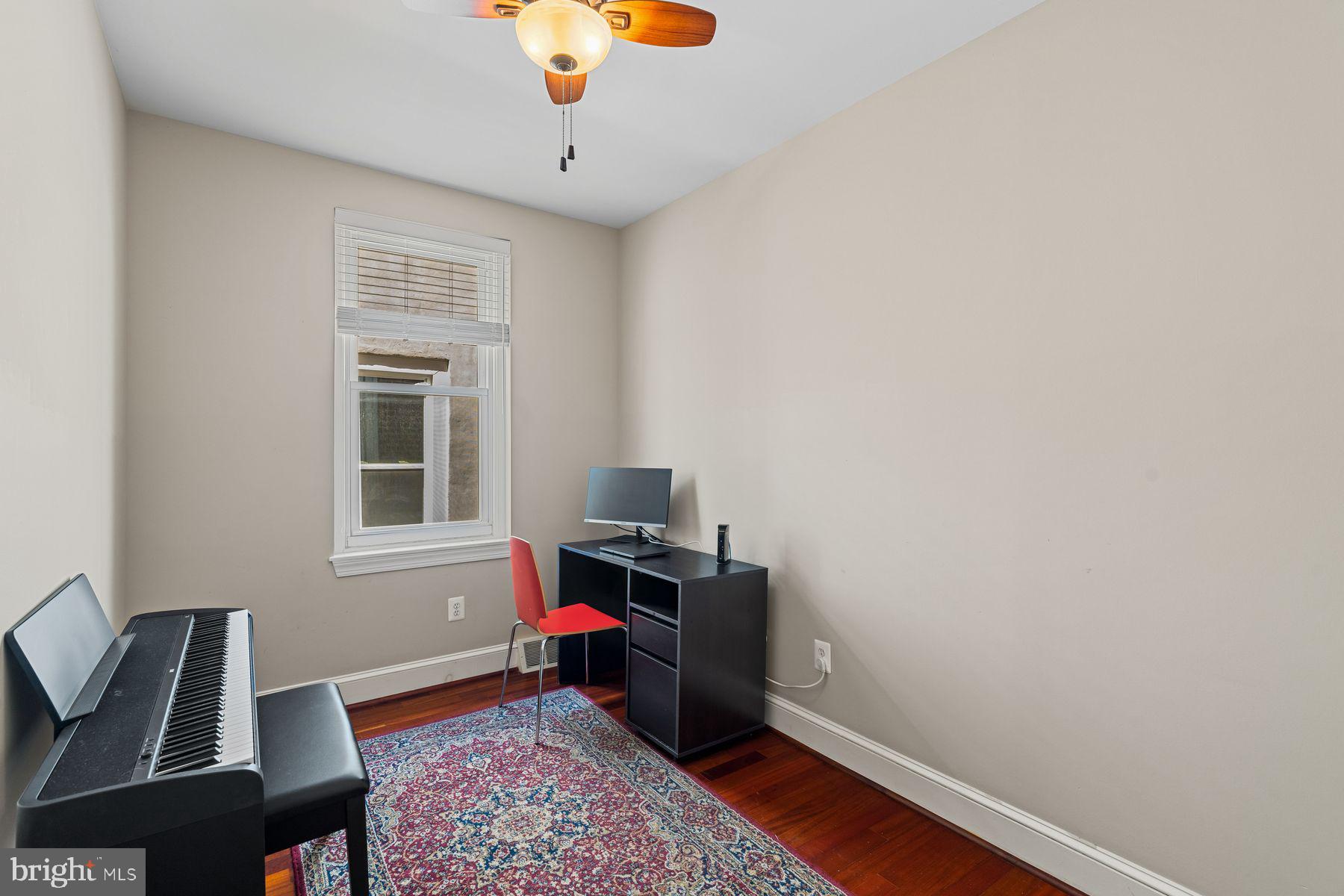 QUEEN VILLAGE - Residential