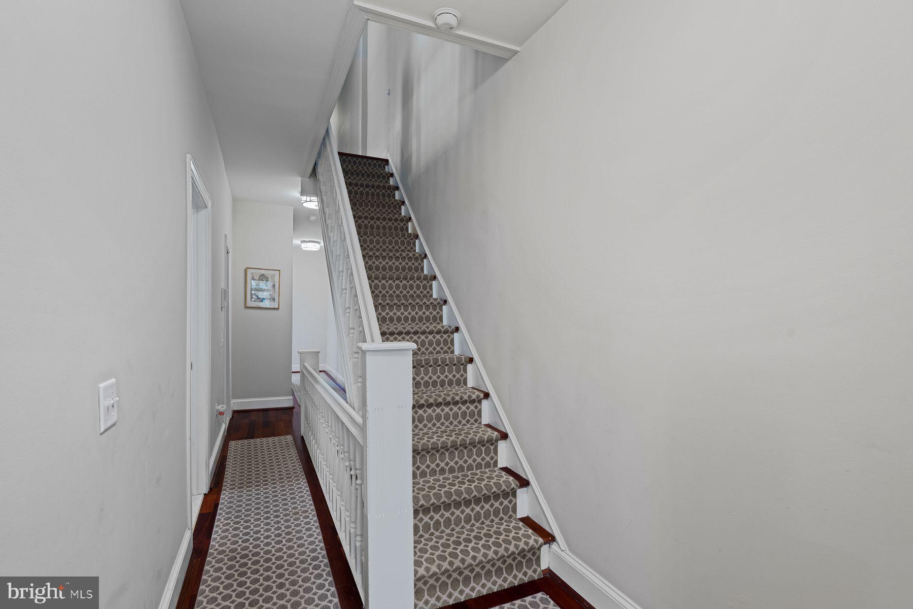 QUEEN VILLAGE - Residential