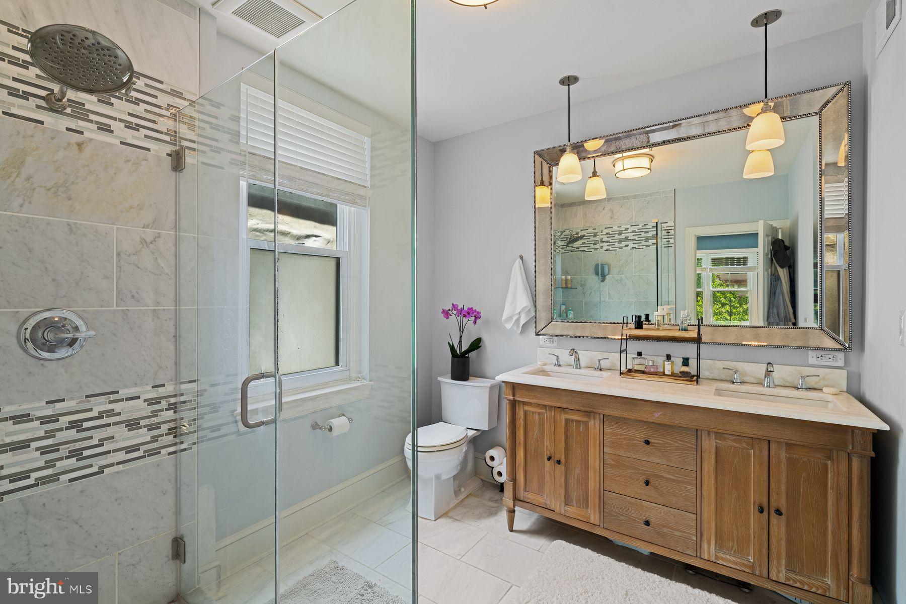 QUEEN VILLAGE - Residential