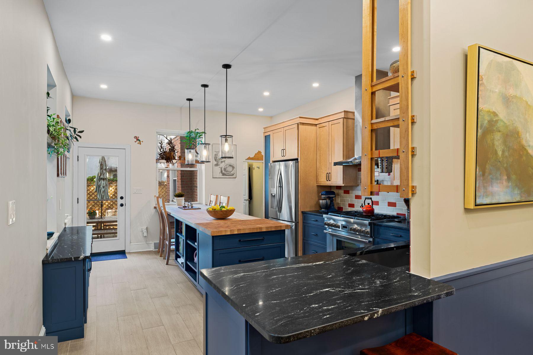 QUEEN VILLAGE - Residential