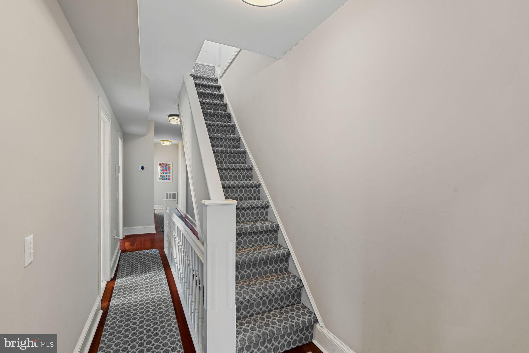 QUEEN VILLAGE - Residential