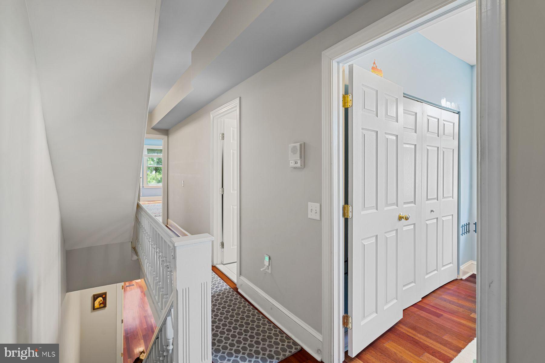 QUEEN VILLAGE - Residential