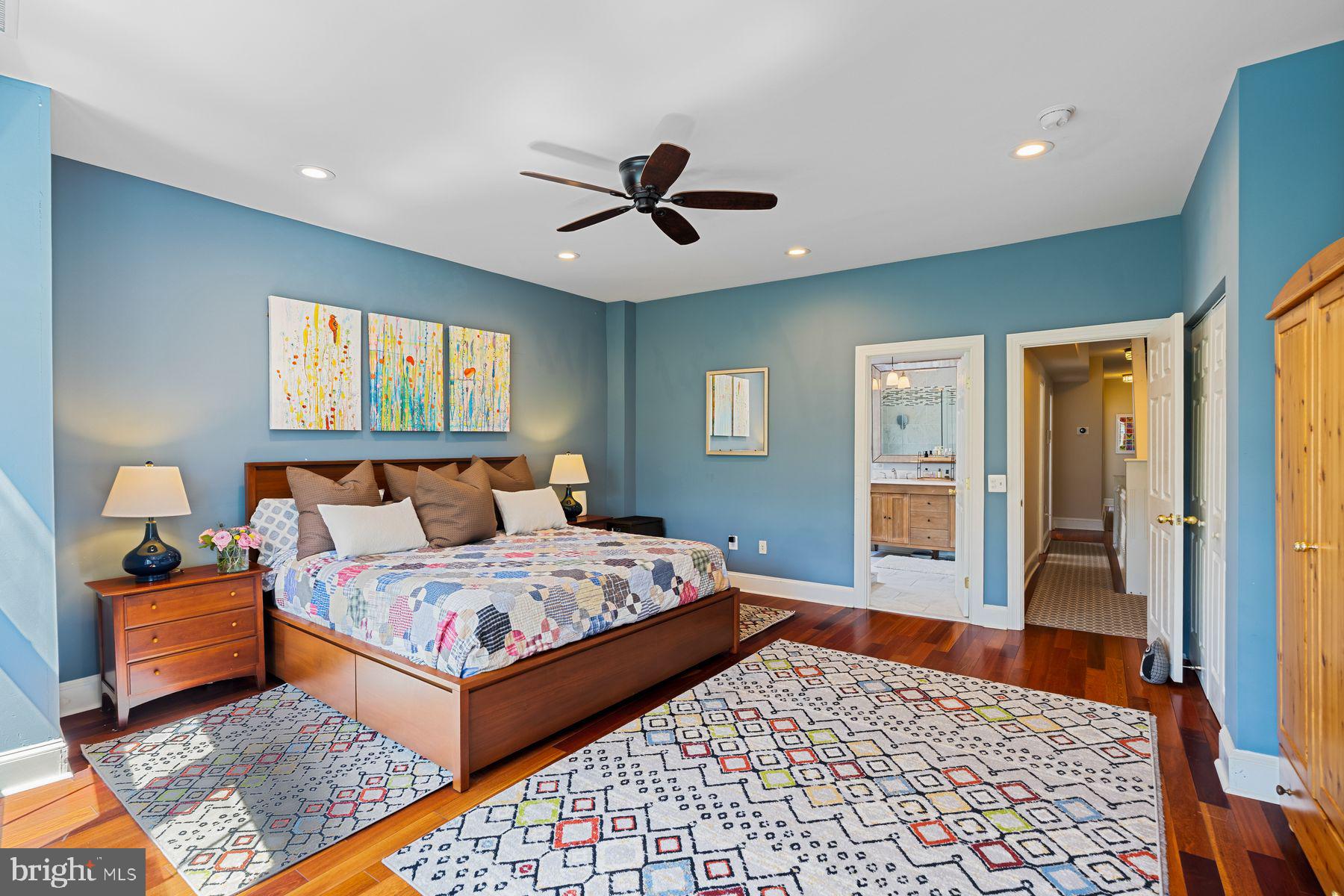 QUEEN VILLAGE - Residential