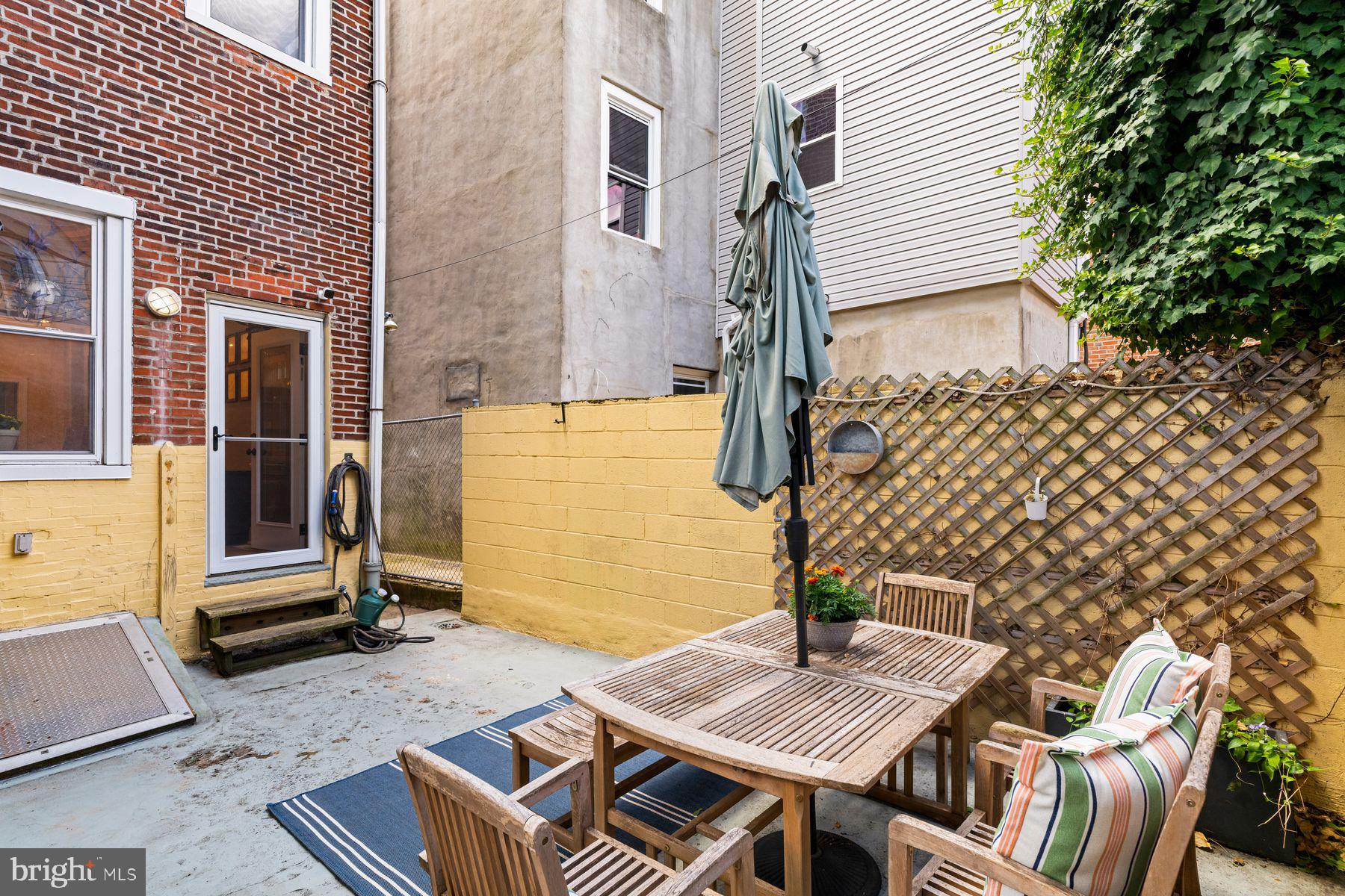 QUEEN VILLAGE - Residential