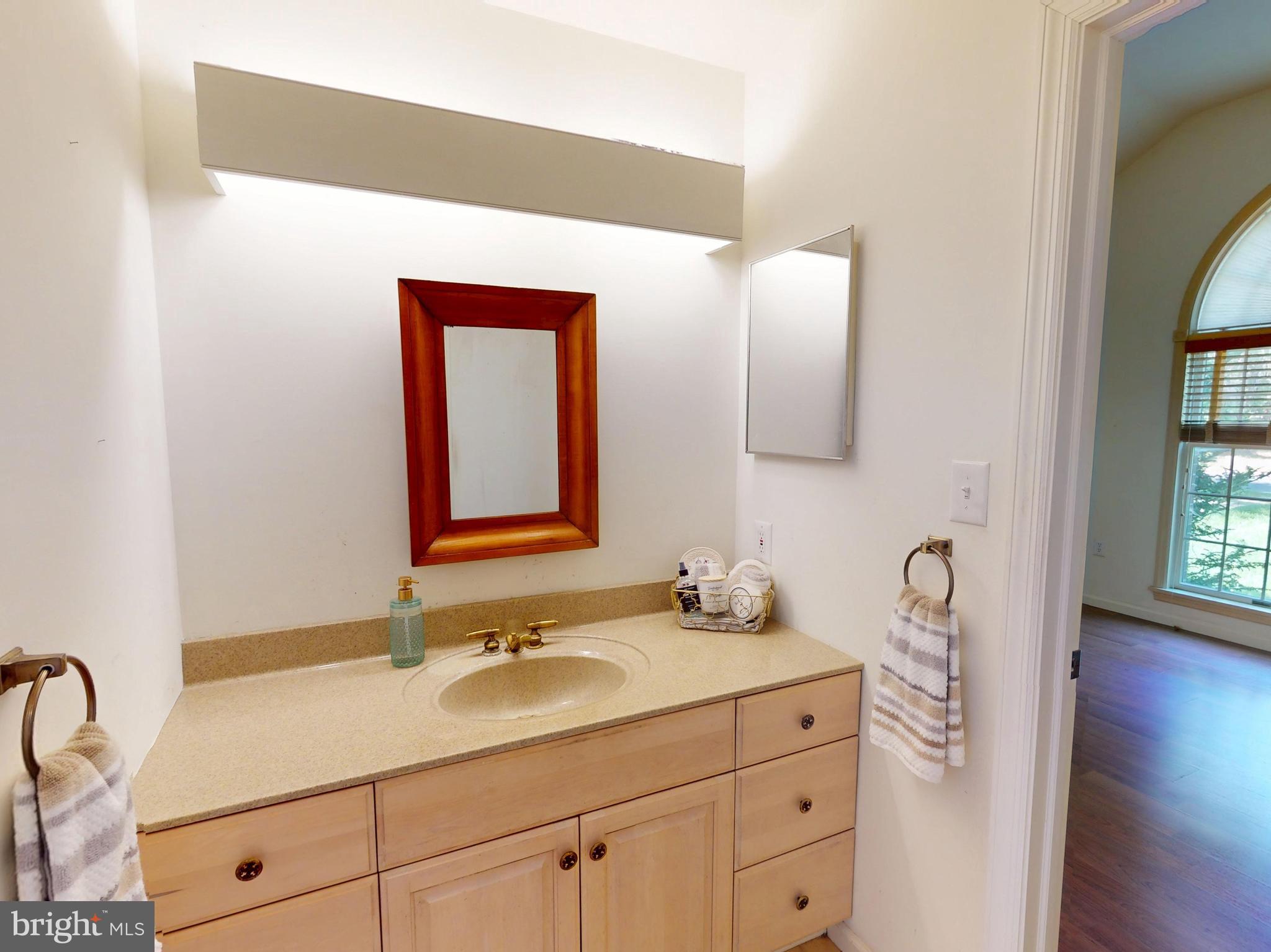 COLONIAL COURT - Residential