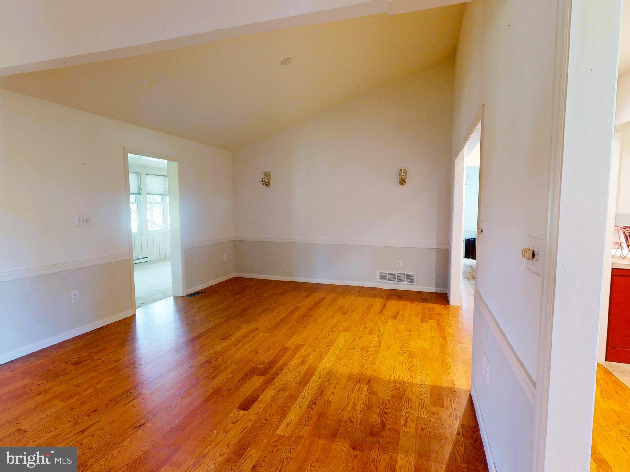 COLONIAL COURT - Residential