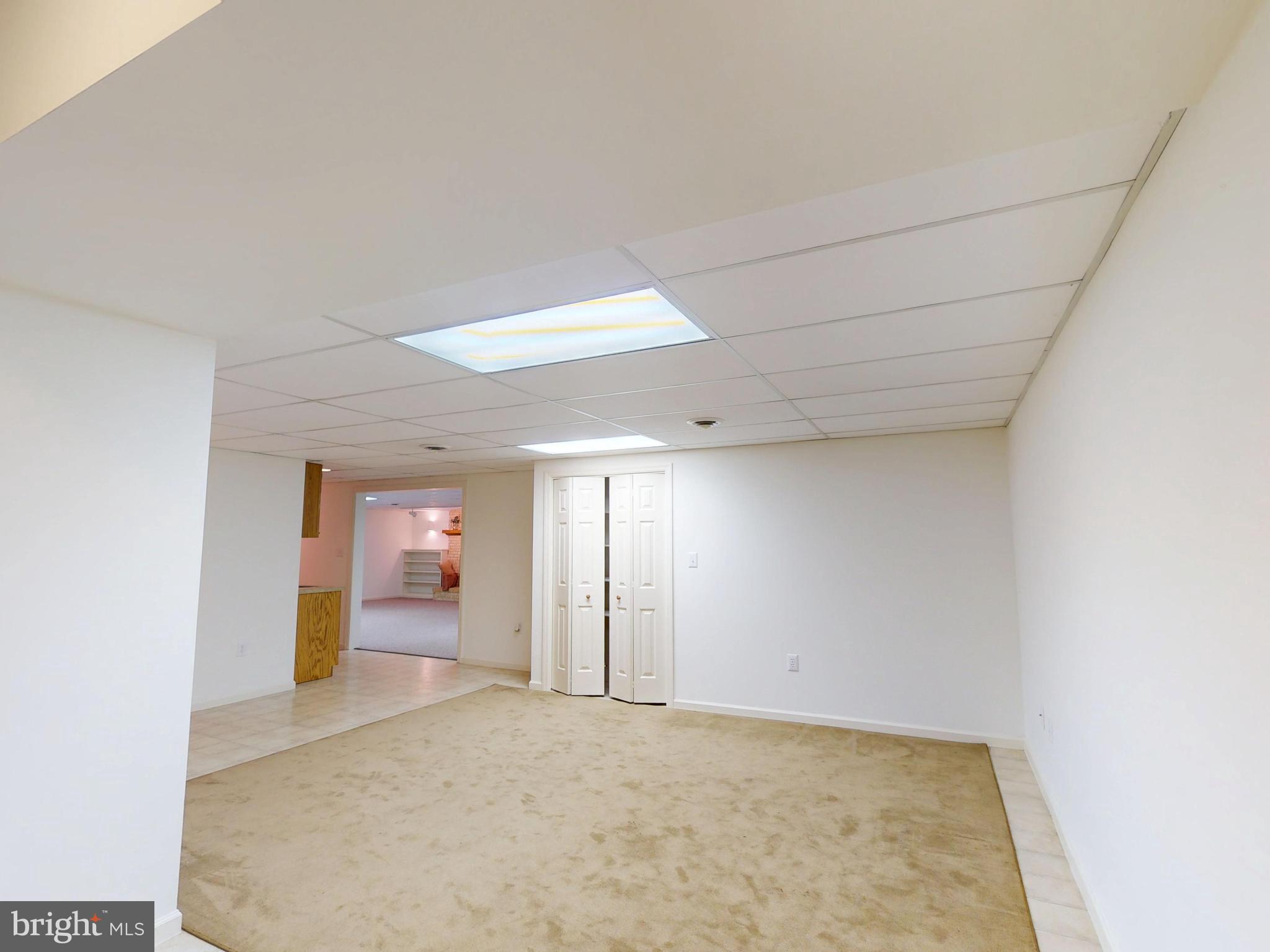 COLONIAL COURT - Residential