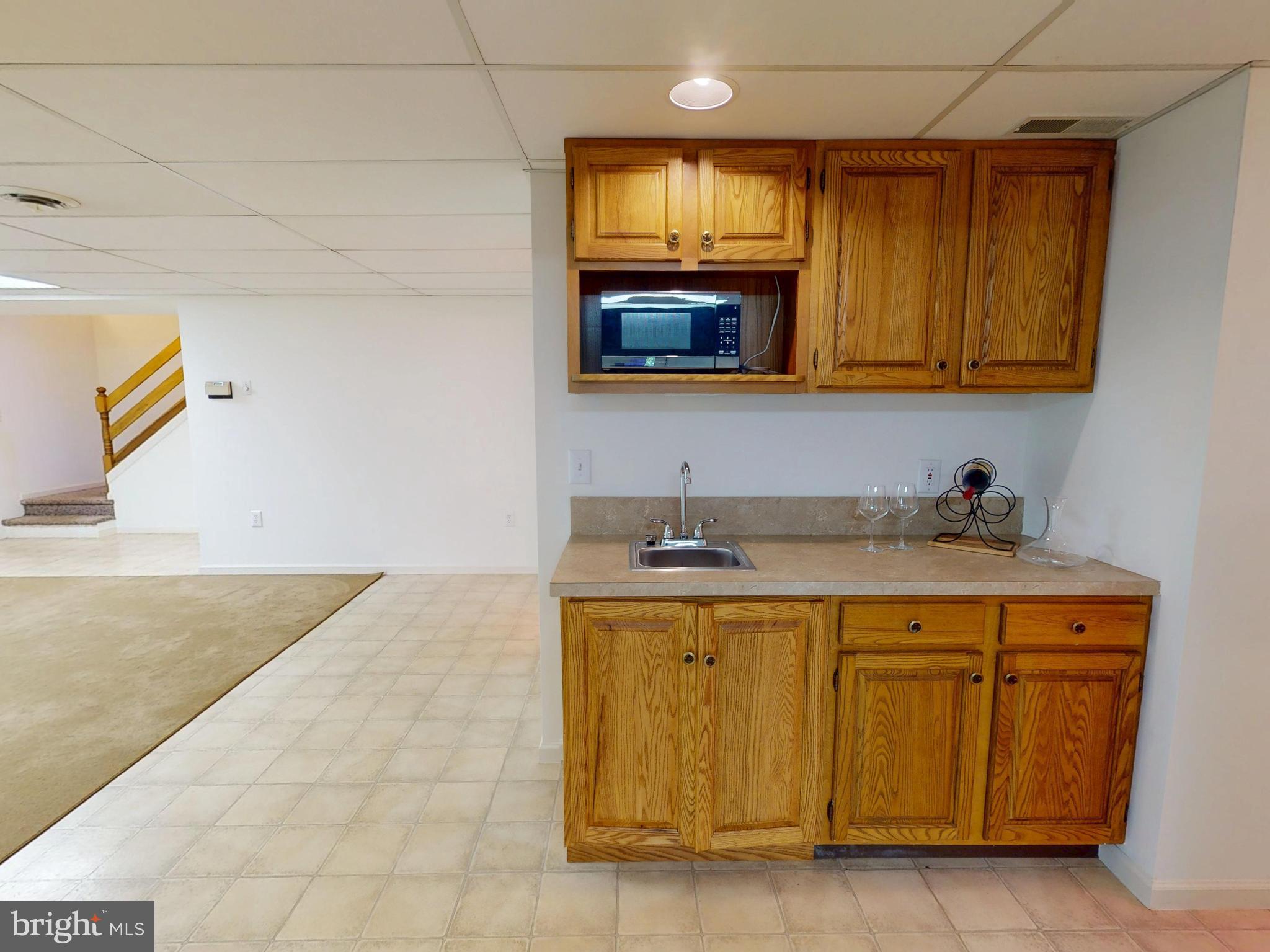 COLONIAL COURT - Residential