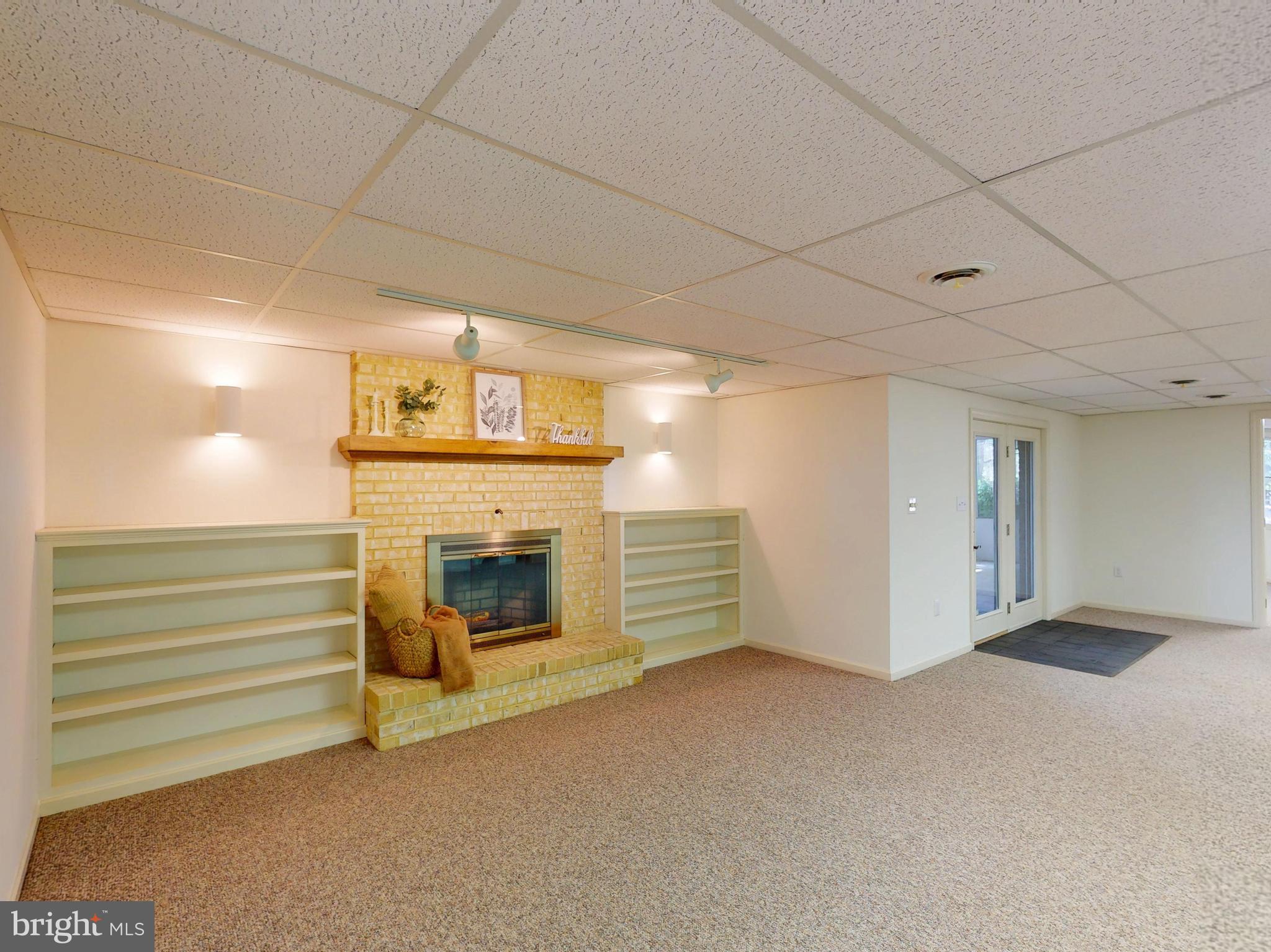 COLONIAL COURT - Residential