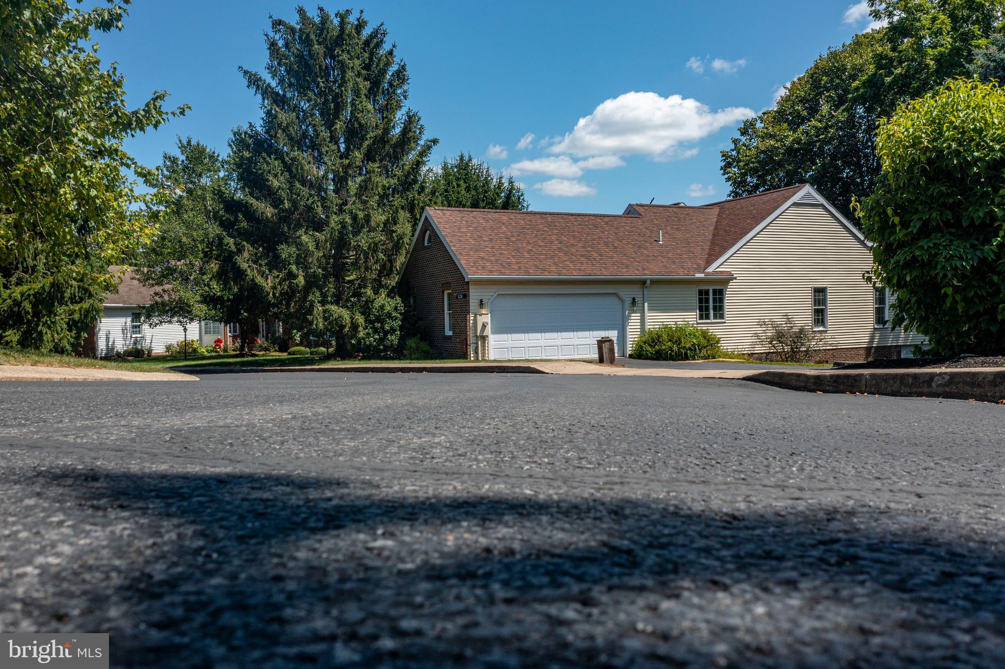 COLONIAL COURT - Residential