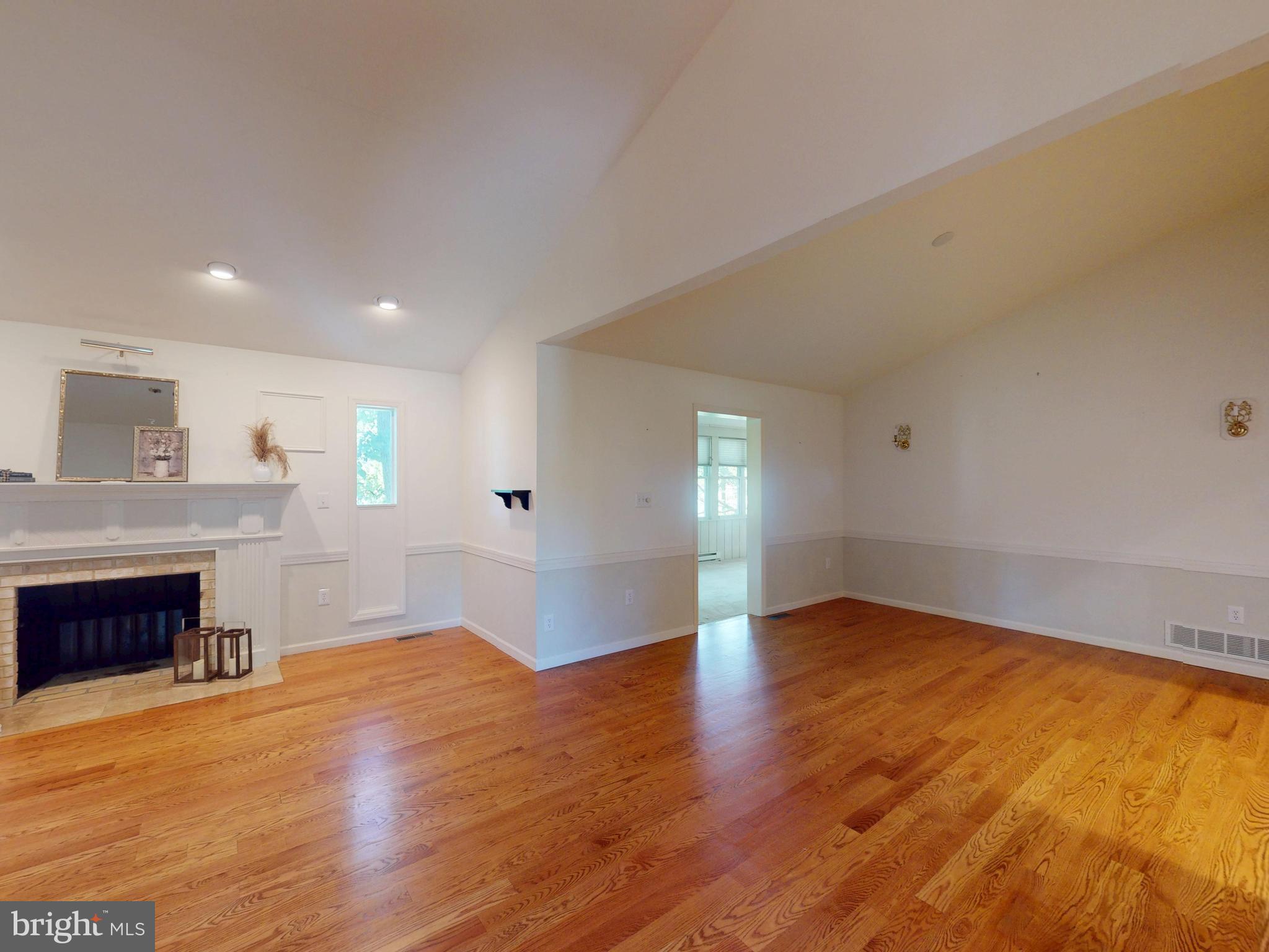 COLONIAL COURT - Residential