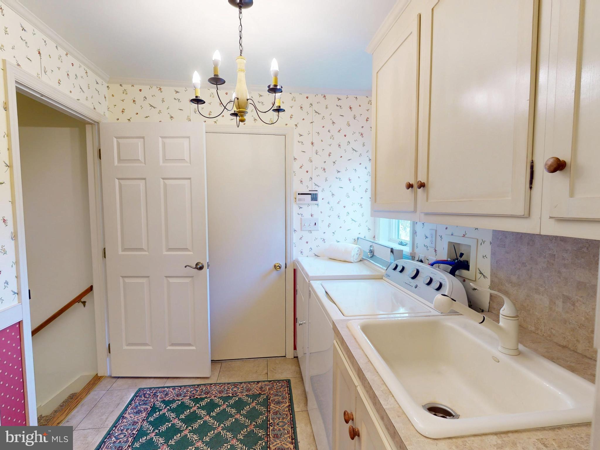 COLONIAL COURT - Residential