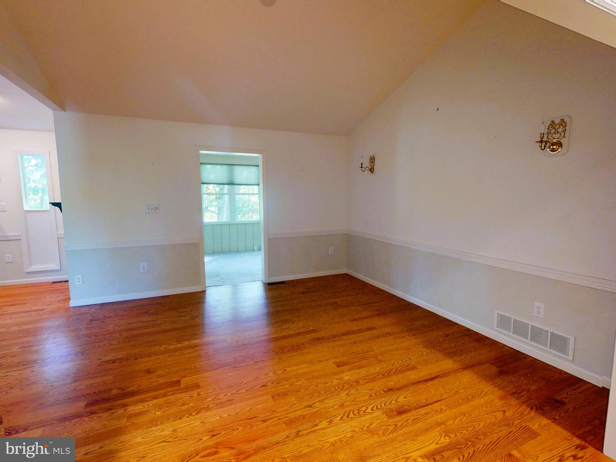 COLONIAL COURT - Residential