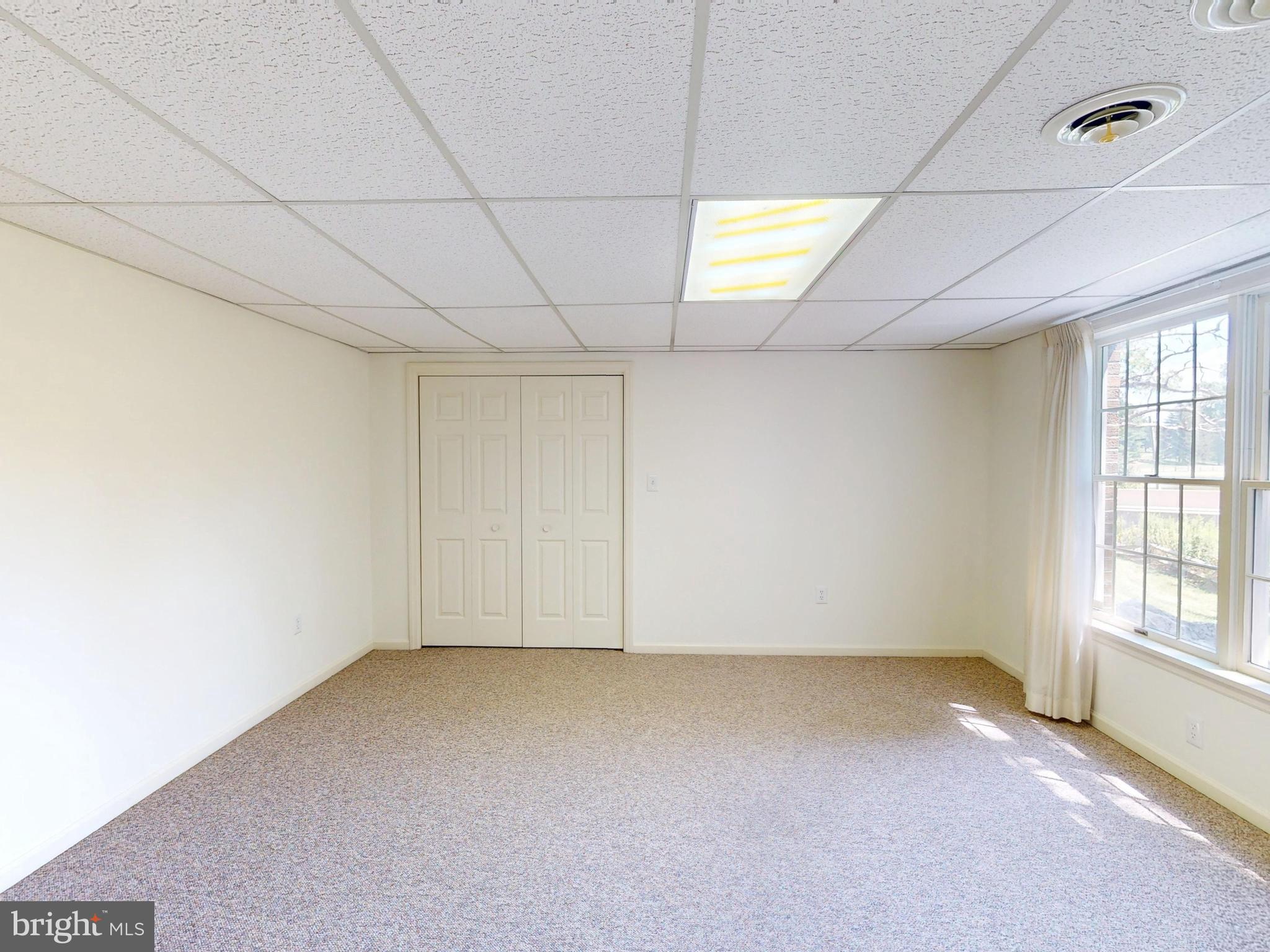 COLONIAL COURT - Residential