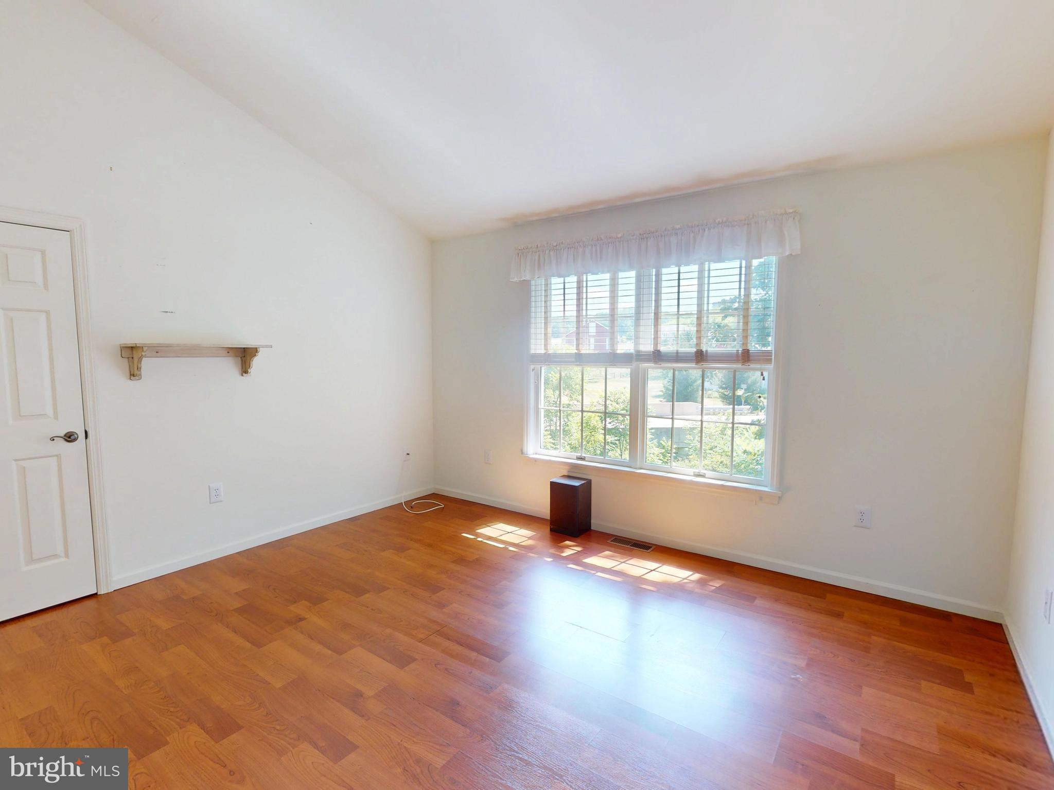 COLONIAL COURT - Residential