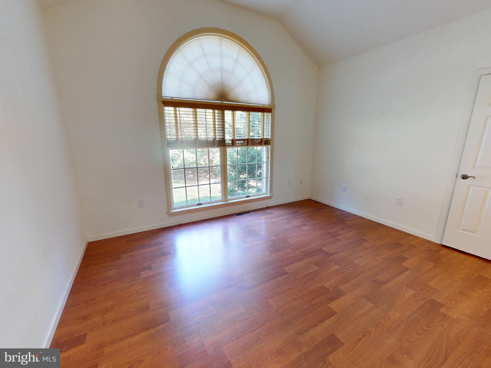 COLONIAL COURT - Residential