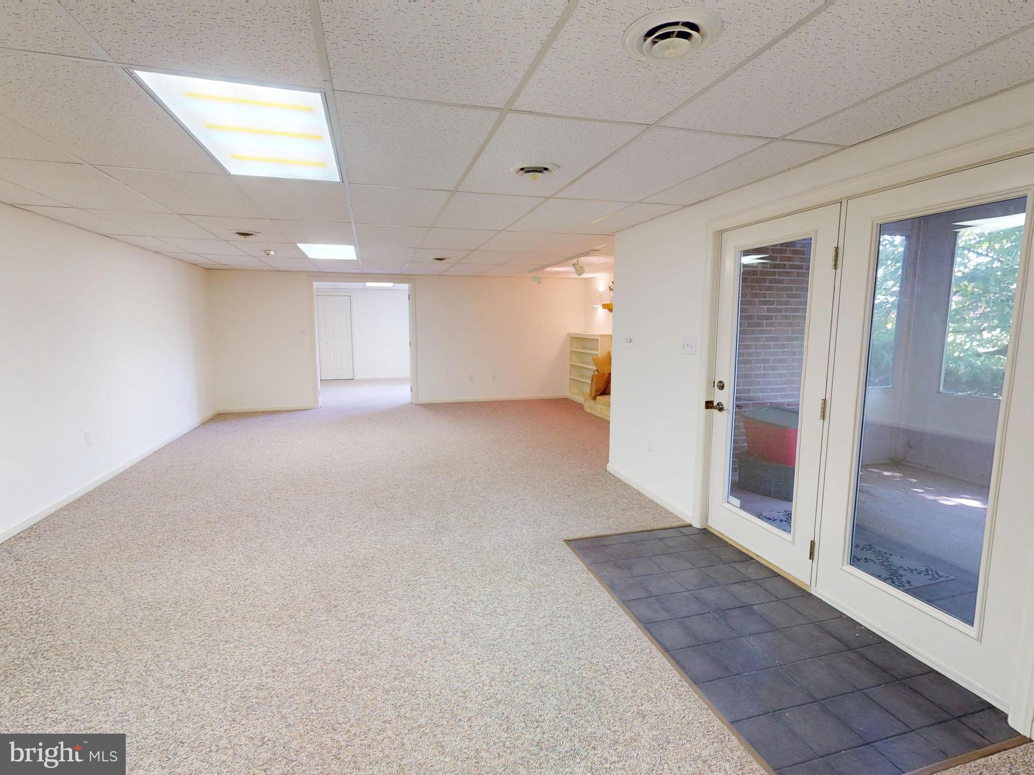 COLONIAL COURT - Residential