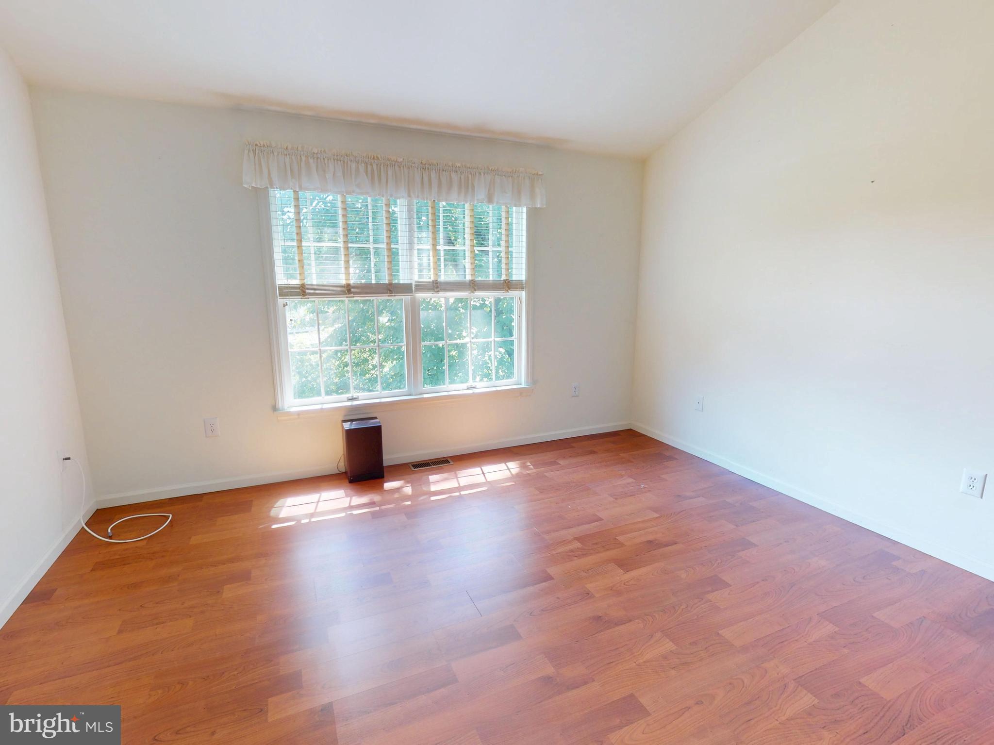 COLONIAL COURT - Residential