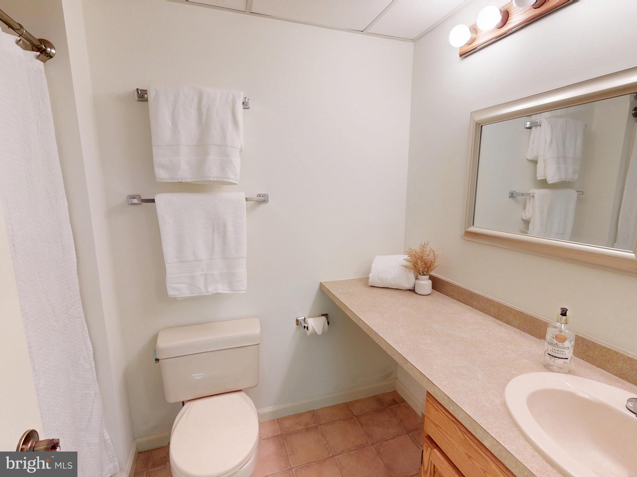 COLONIAL COURT - Residential