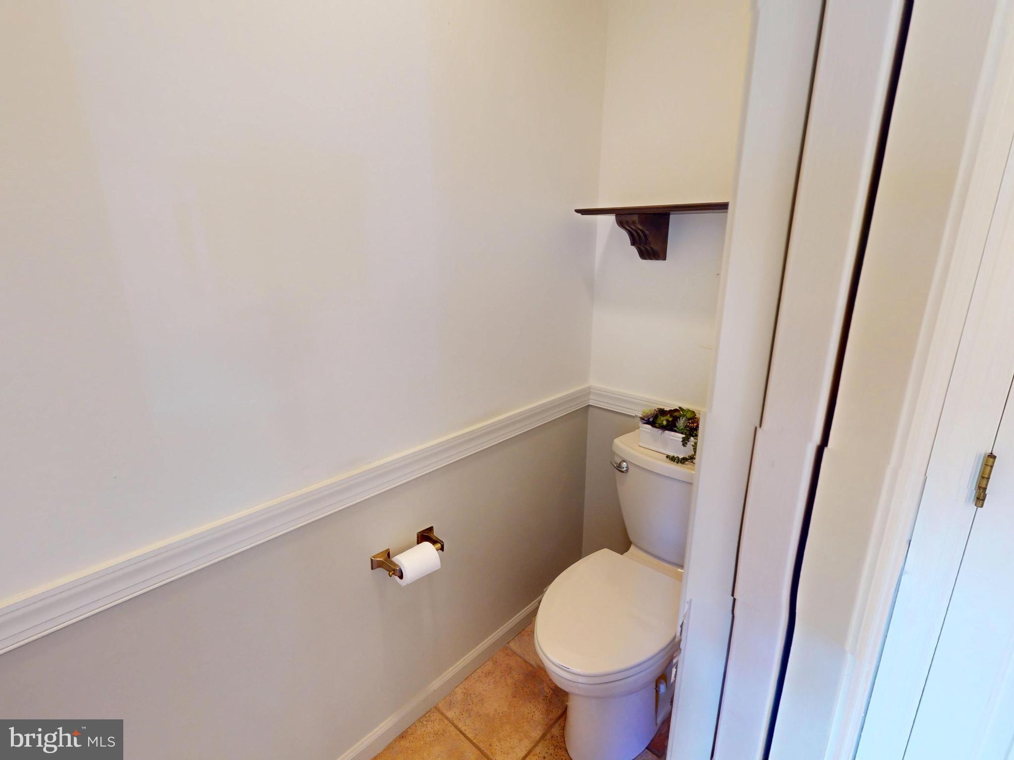 COLONIAL COURT - Residential