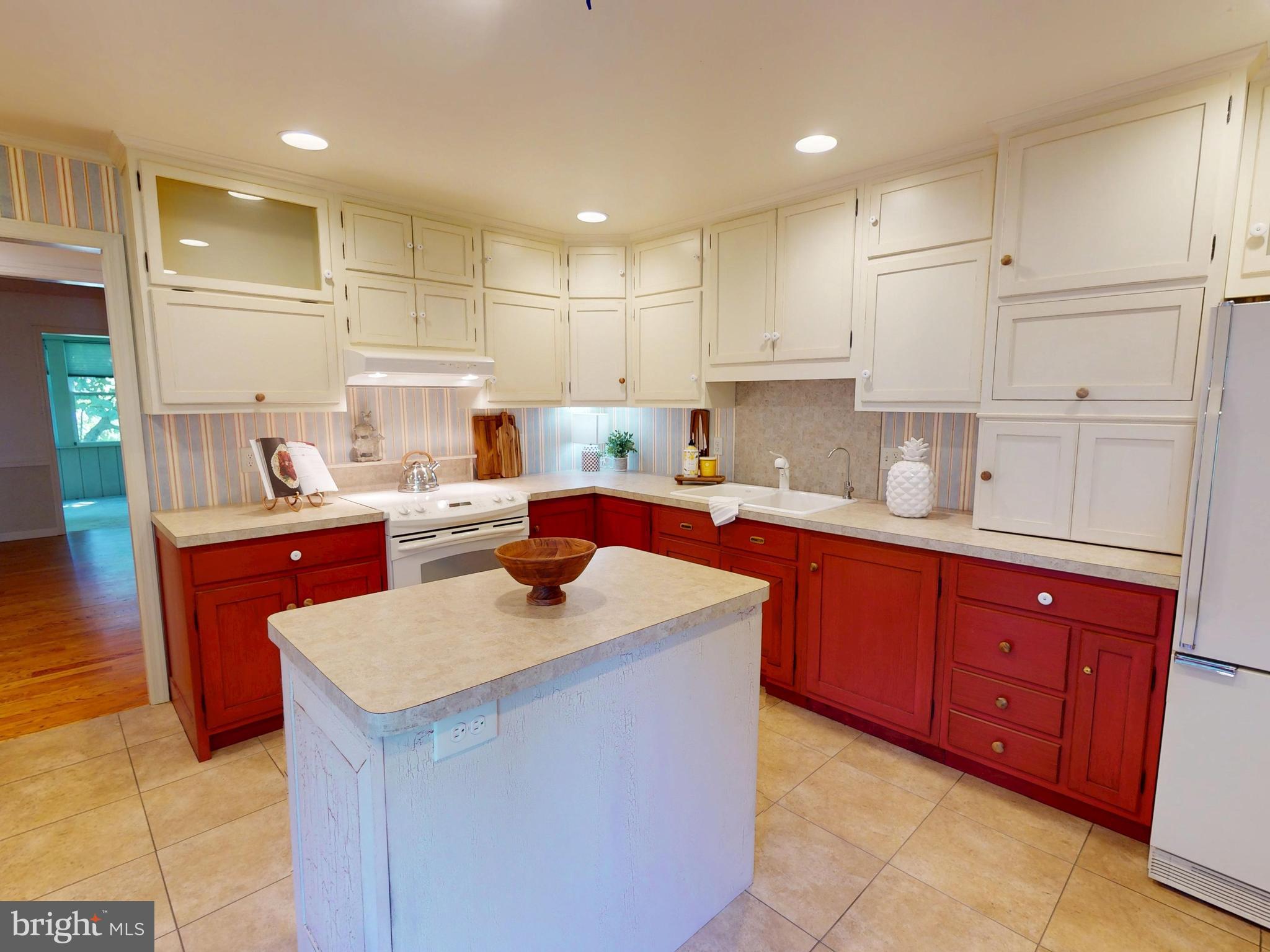 COLONIAL COURT - Residential