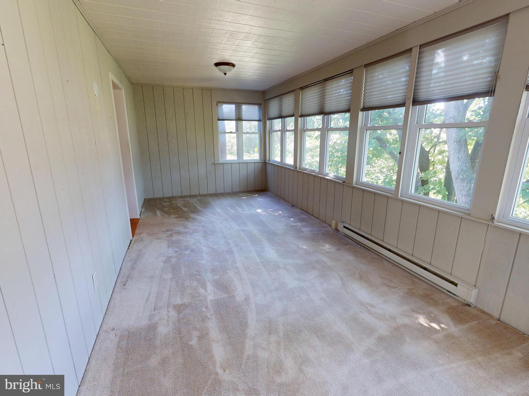 COLONIAL COURT - Residential