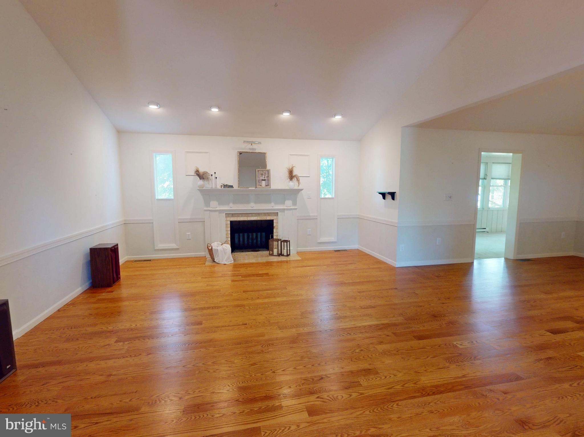 COLONIAL COURT - Residential