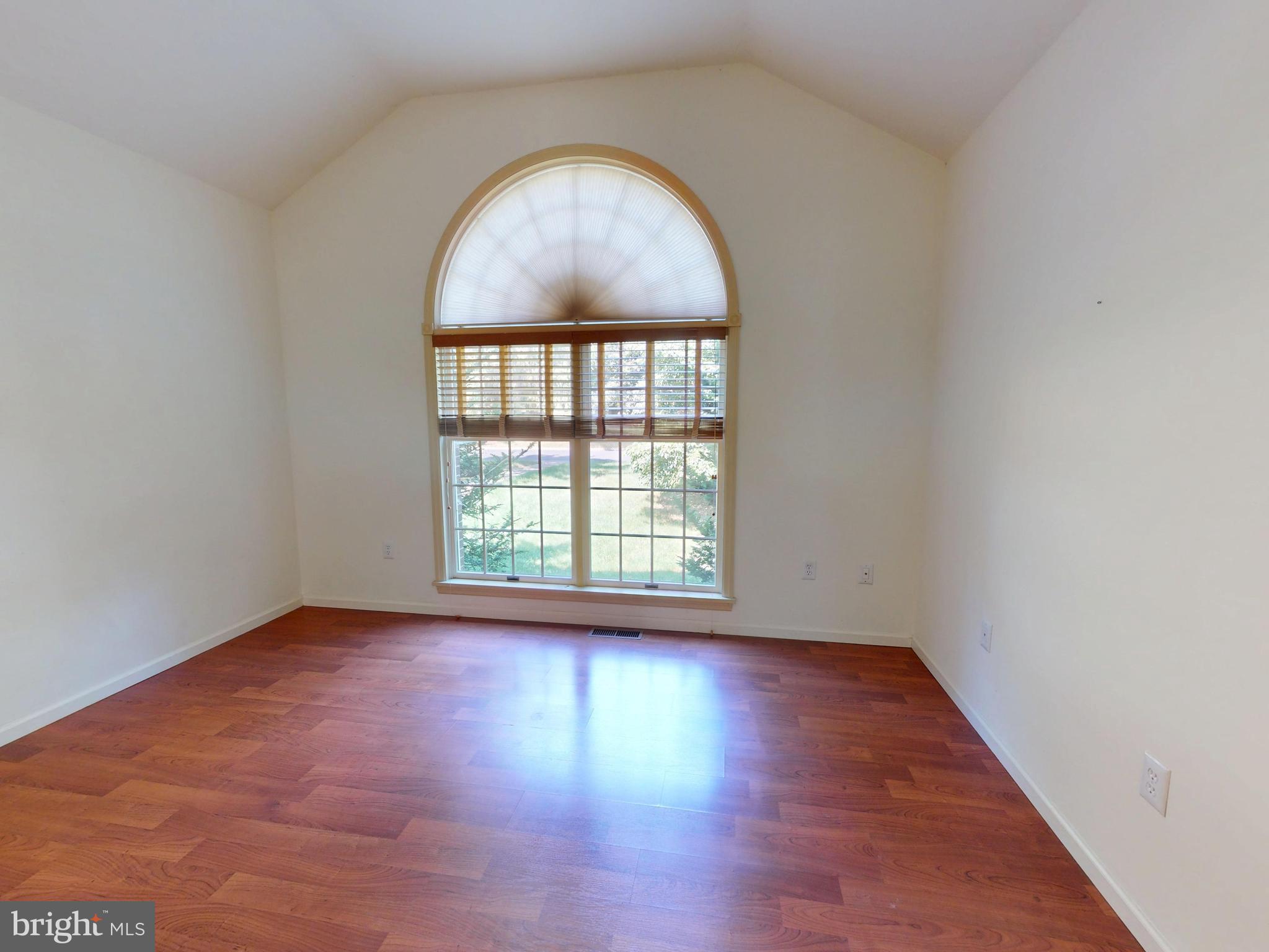 COLONIAL COURT - Residential