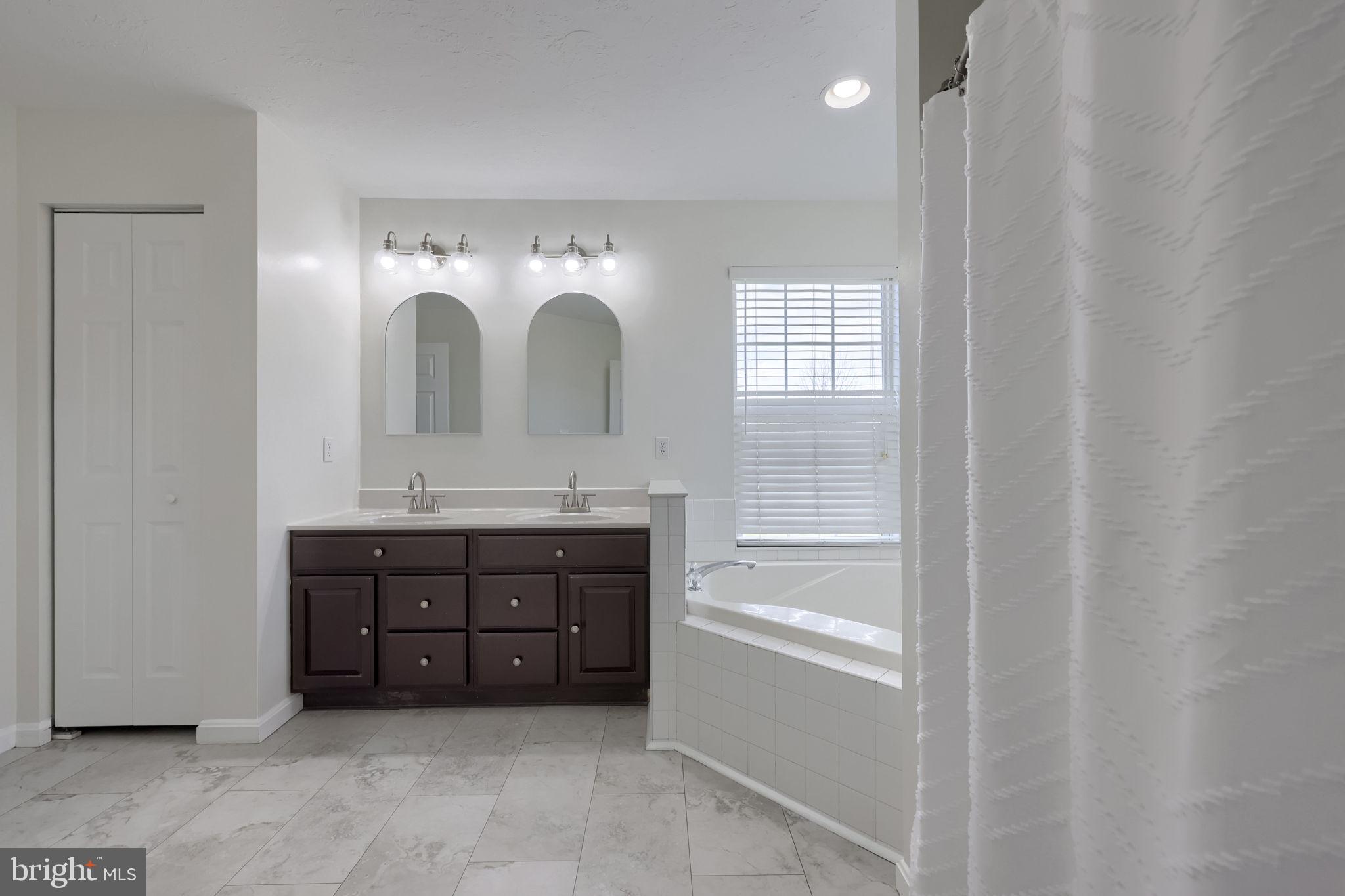 MAYERS SUMMIT - Residential