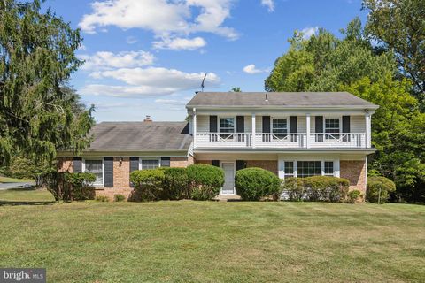 Photo of 10701 Pebble Brook Lane, POTOMAC, MD 20854 (MLS # MDMC2199722)