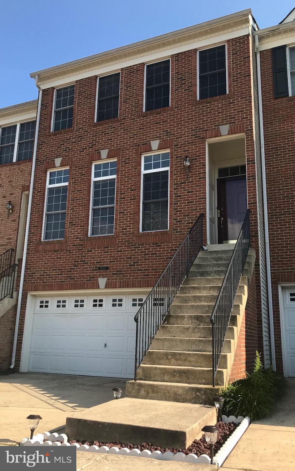 SOUTH RIDING - Residential Lease