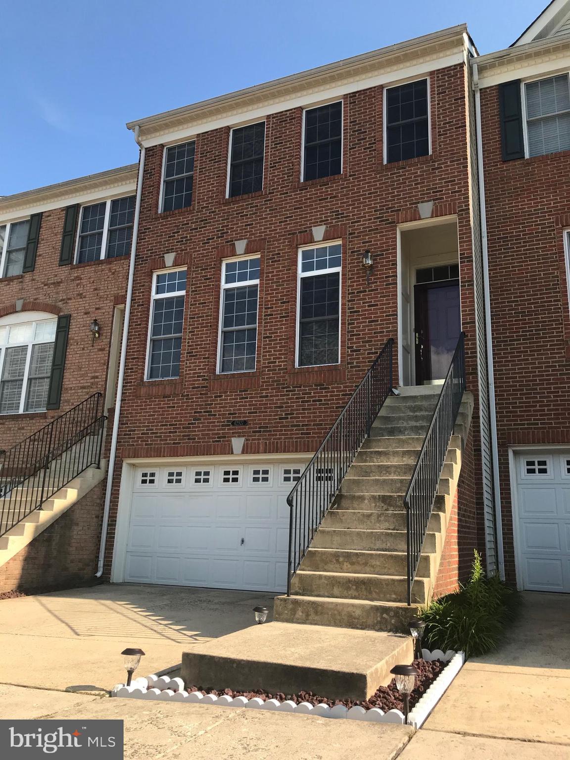 SOUTH RIDING - Residential Lease