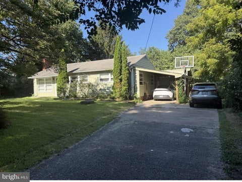 Photo of 4012 Taylor Drive, FAIRFAX, VA 22032 (MLS # VAFX2332578)