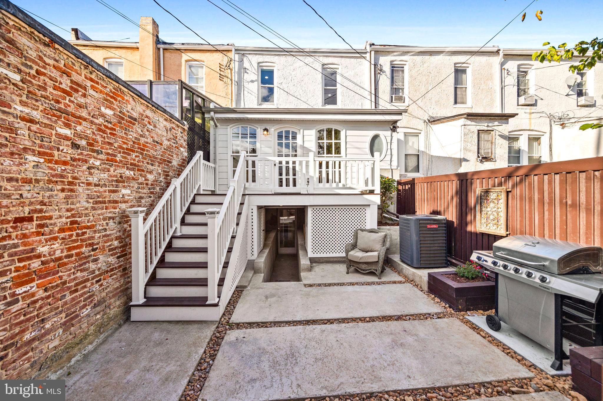 HAMPDEN HISTORIC DISTRICT - Residential