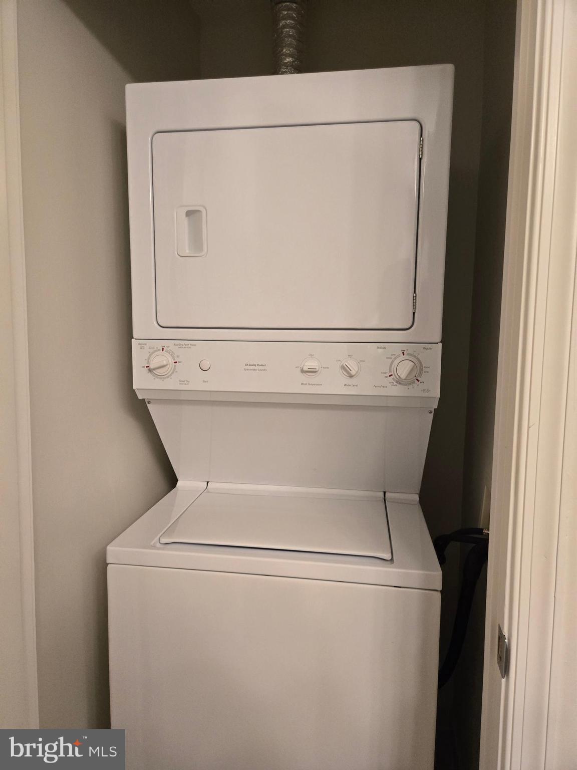 ONE NATIONAL HARBOR CONDOMINIUM - Residential Lease