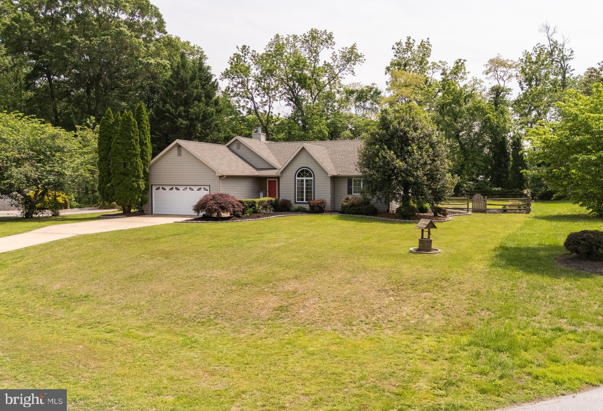 49 W HUNTINGTON CIRCLE