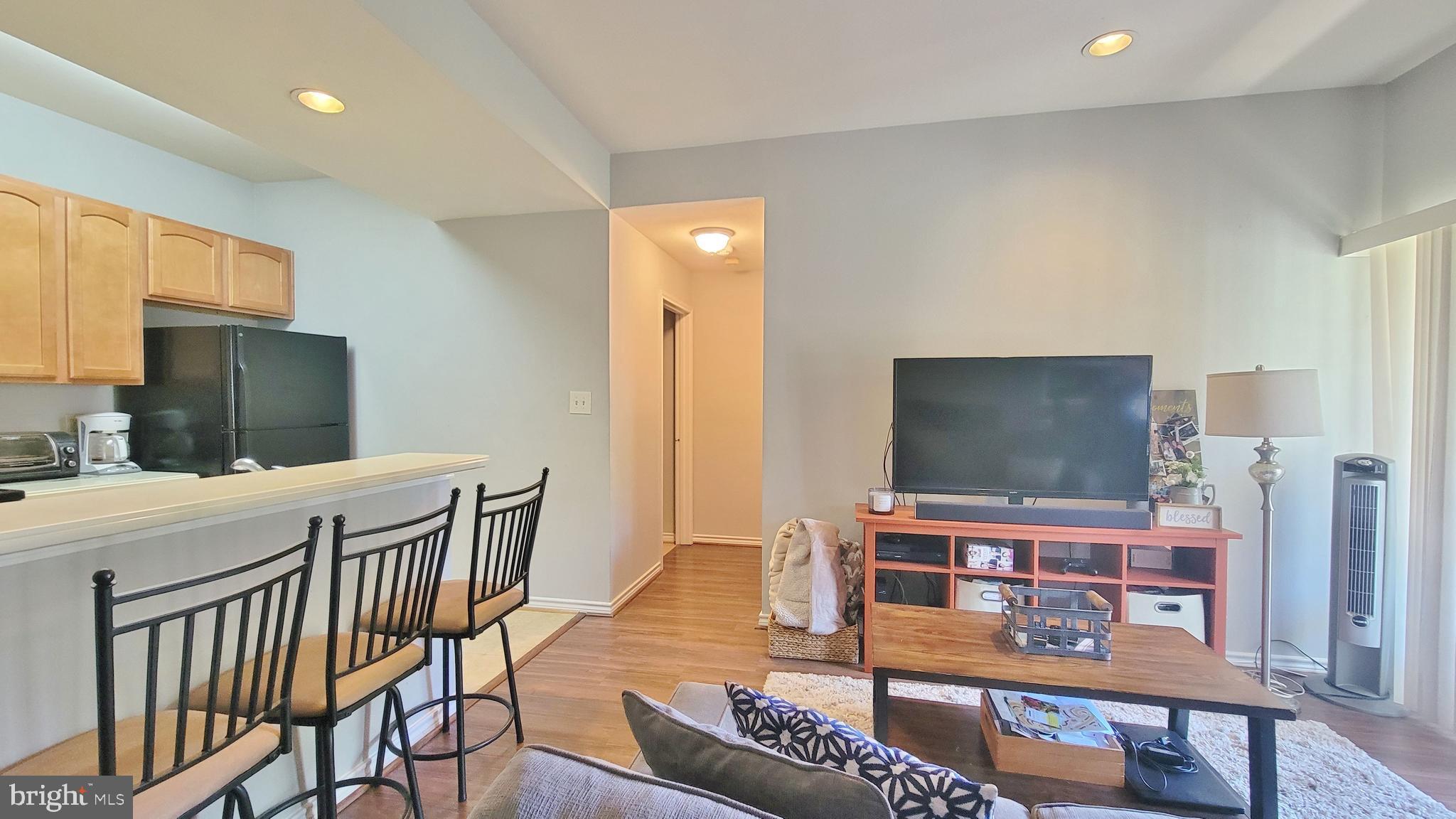 PENDERBROOK SQUARE CONDOMINIUMS - Residential